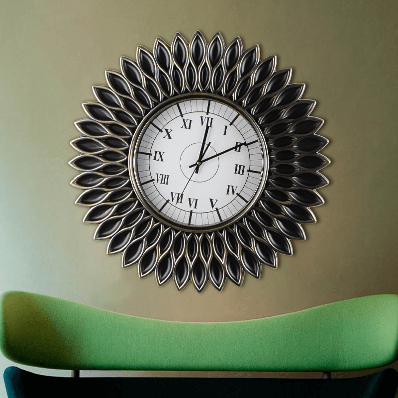 Reloj decorativo de pared con marco de bronce de 60 cm.