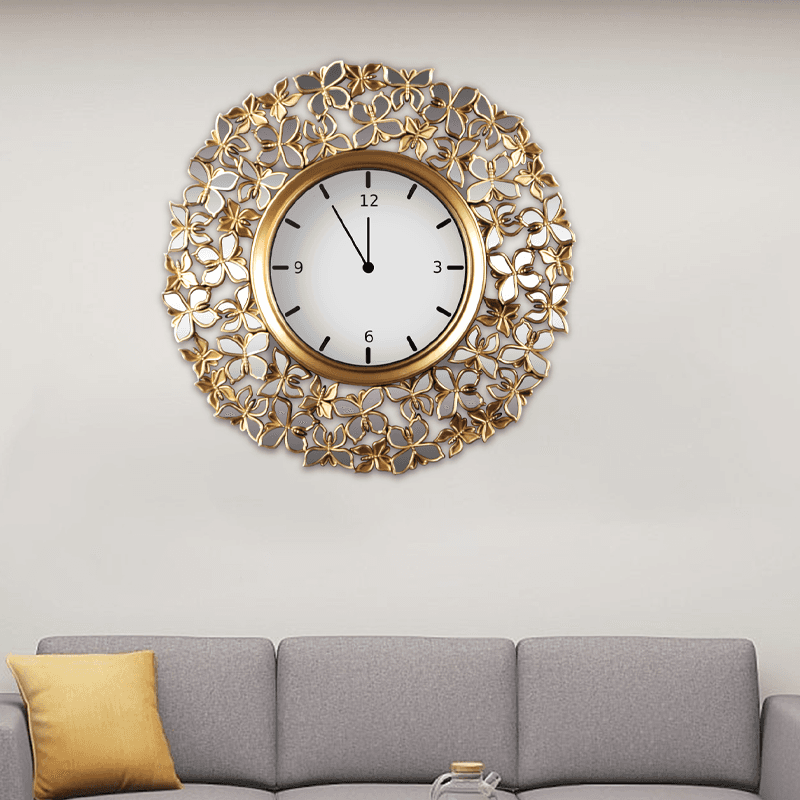 Reloj decorativo de pared con estructura metálica de 60 cm.